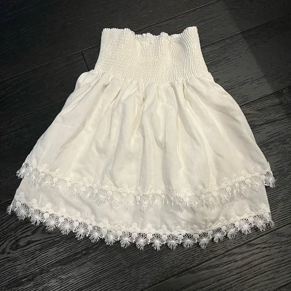 Peixoto mini skirt in white. Size small. - Picture 6 of 9